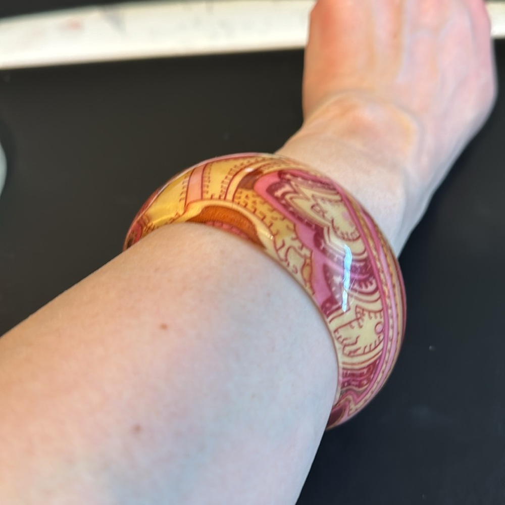 Vintage Plastic Bangle Bracelet, Paisley, Pink, Yellow, Retro, Boho - Picture 2 of 7